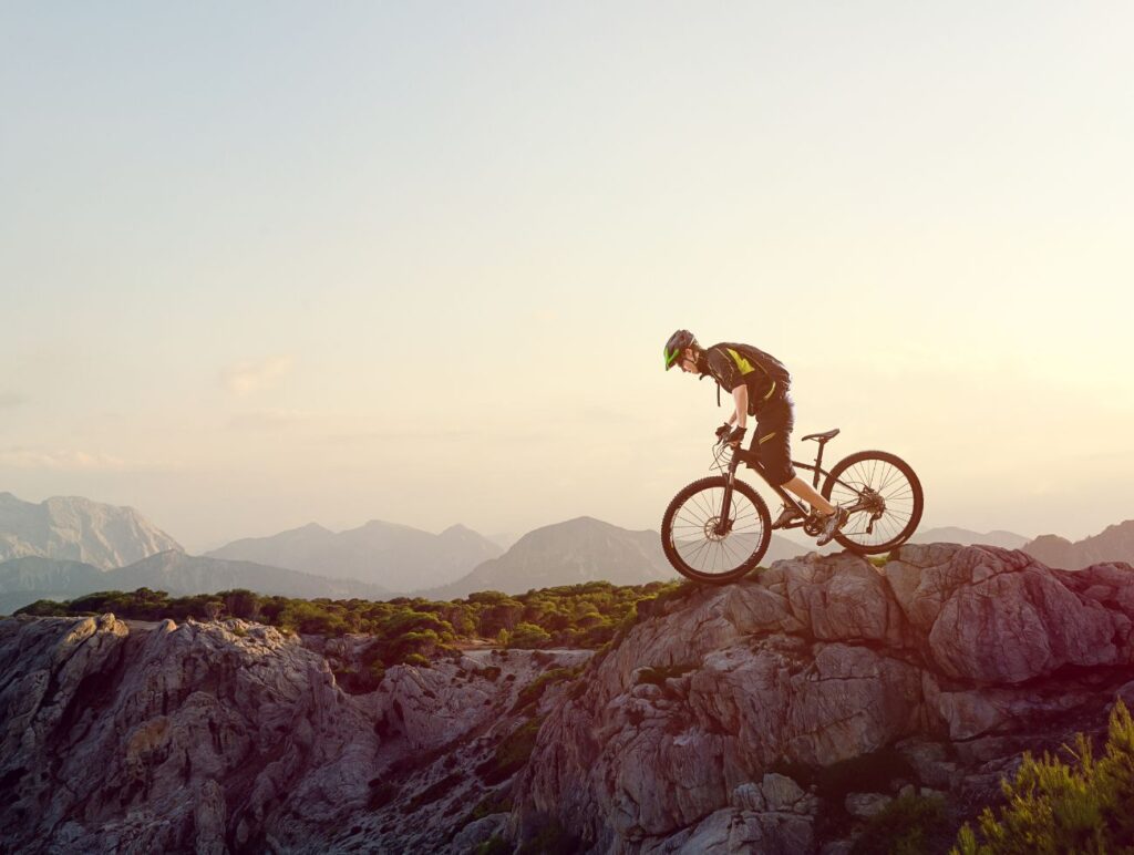 Mountainbiking bei Sonnenuntergang