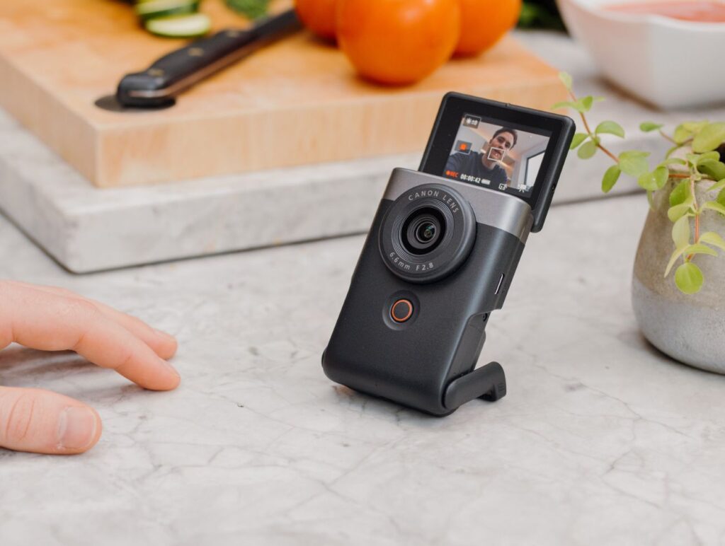 Die Canon Powershot V10 gilt als professionelles Vlogging-Einstiegsmodell.