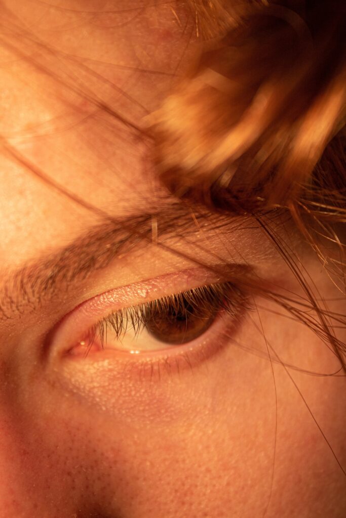 Trockene Augen können mit einfachen Tipps in den Griffe bekommen werden.