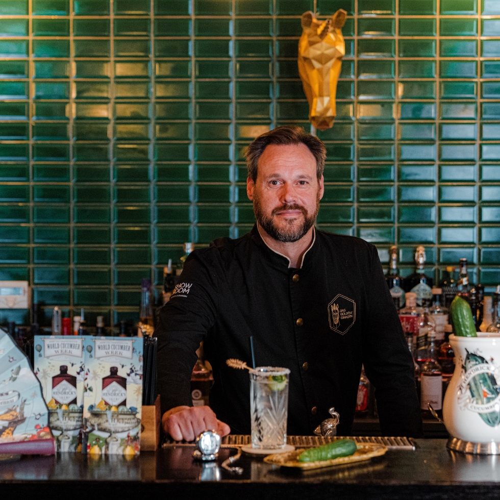 Barkeeper Jantsch präsentiert sein liebstes Cocktail-Rezept mit Gurke