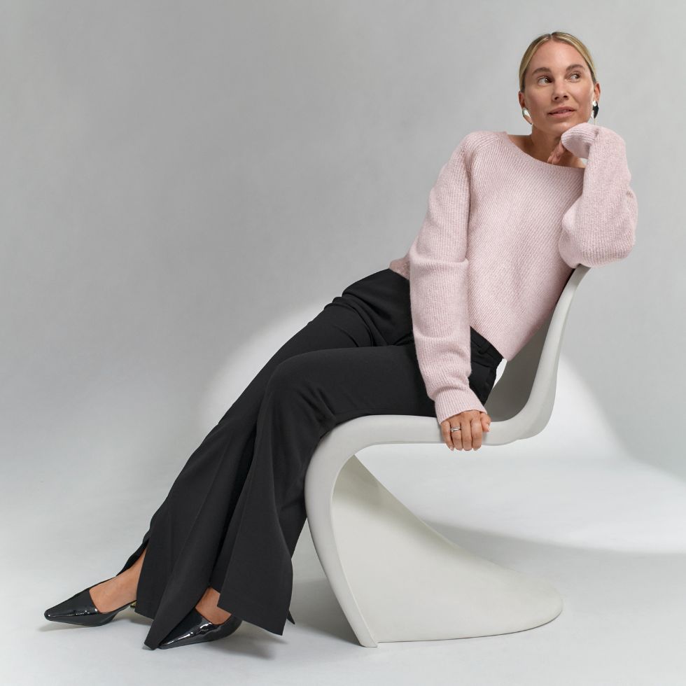 Constantly K x Peek & Cloppenburg: Karin Teigl in Pulli und Anzughose