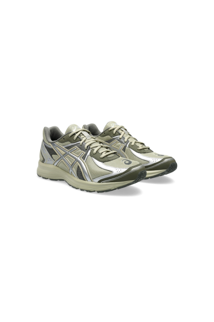 Sneakers JOG 100S von Asics, um € 100,-