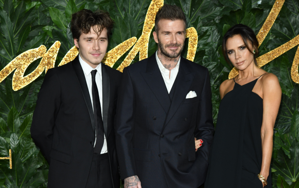 Brooklyn Beckham, David Beckham und Victoria Beckham bei den Fashion Awards 2018 in der Royal Albert Hall in London. © Shutterstock