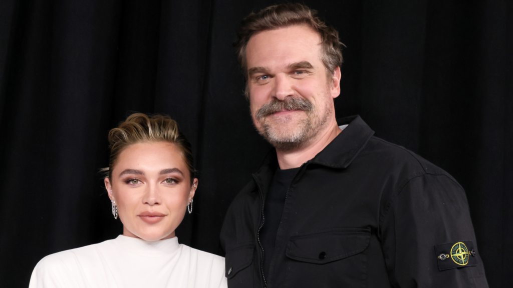 Florence Pugh un dDavid Harbour bei der Thunderbolts-Premiere lächeln in die Kamera