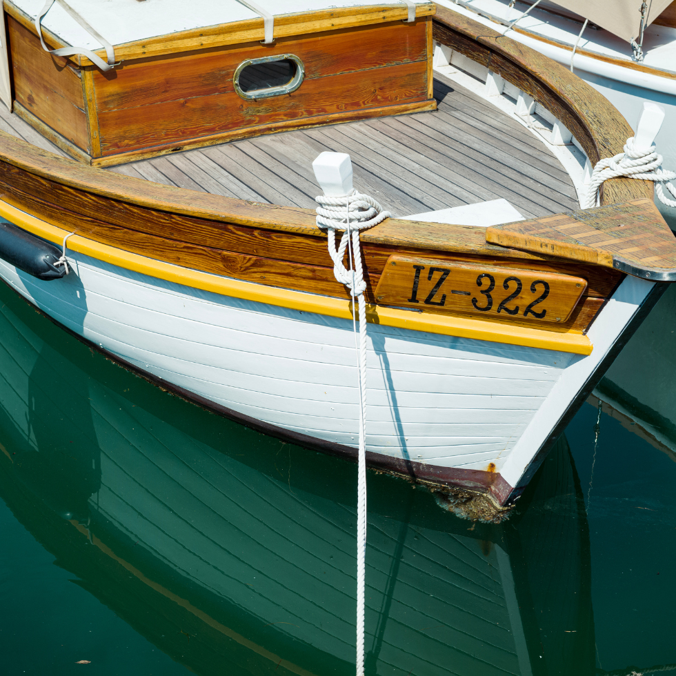 Holzboot im Hafen von Izola