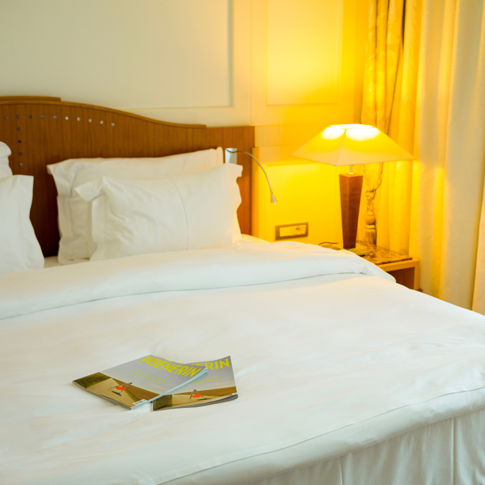 Zimmer im Kempinski mit WIENERIN Magazin am Bett