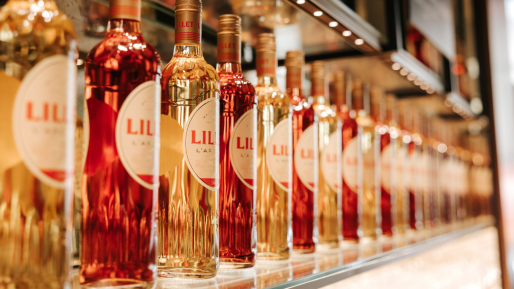 Lillet Flaschen nebeneinander gereiht