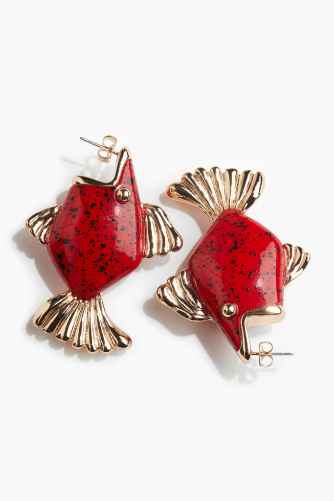 Ohrringe mit Fischen von H&M, um € 29,99