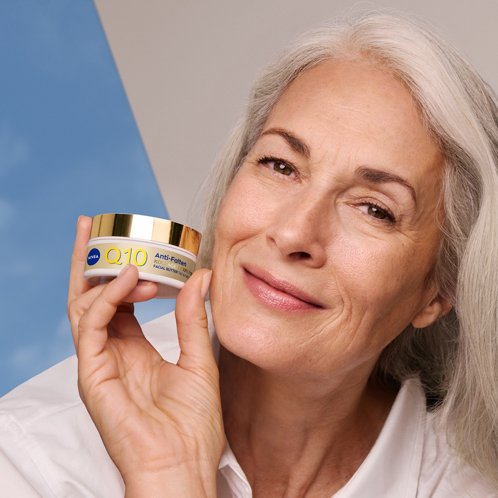 Dame mit Anti-Falten Creme von Nivea