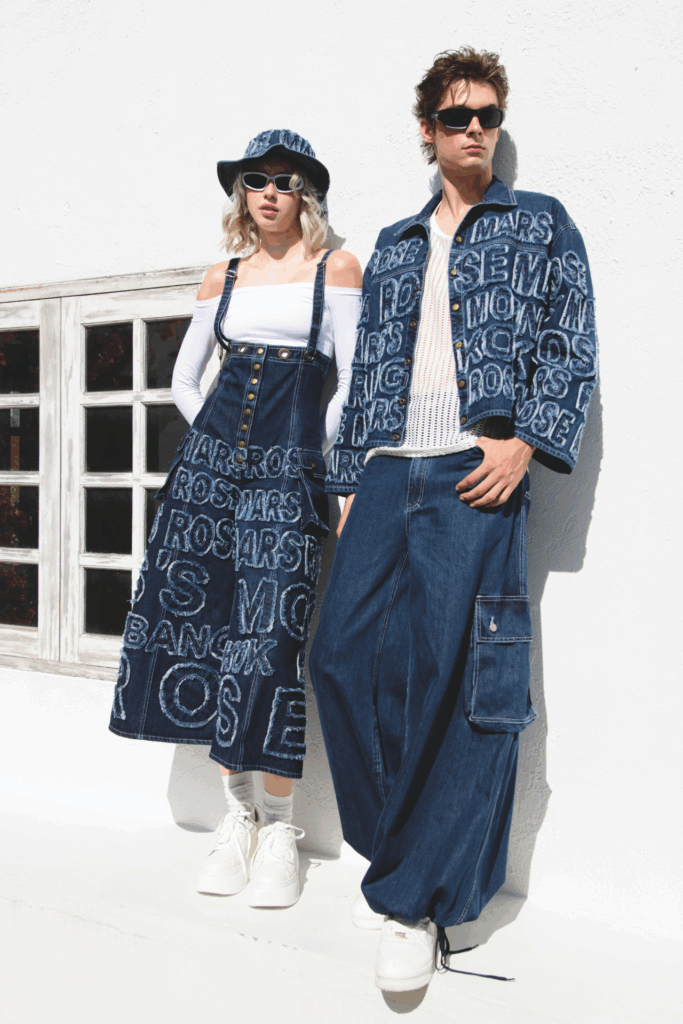 Eine Frau und ein Mann mit Denim-Designs von ROSE MARS